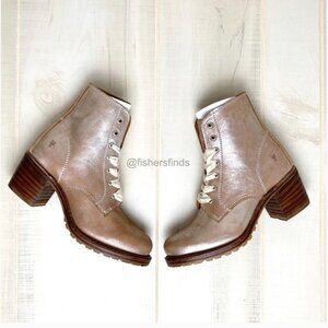 Frye Sabrina 6G Lace Up Boots in Silver Size 7 Like New